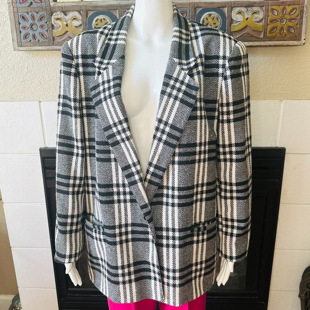 Classic Fashions Blazer Single Button Plaid Black White Armpit To Armpit 25.5”